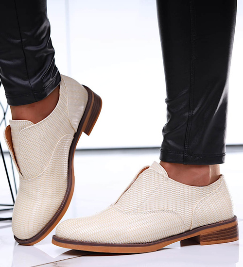 Wsuwane beżowe półbuty damskie /G12-2 16852 G158/