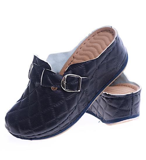 Granatowe pikowane klapki na koturnie i platformie /D7-1 14098 T135/