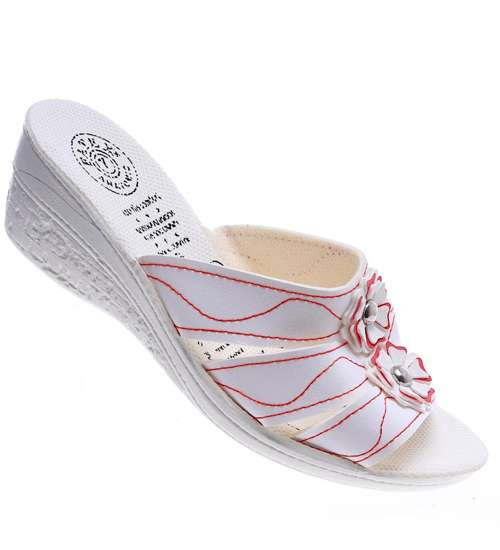 Białe klapki na koturnie z czerwonymi przeszyciami /H2 14303 T005/