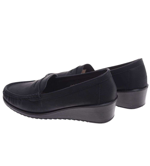 Czarne czółenka na niskim koturnie /F3-3 18669 G295/