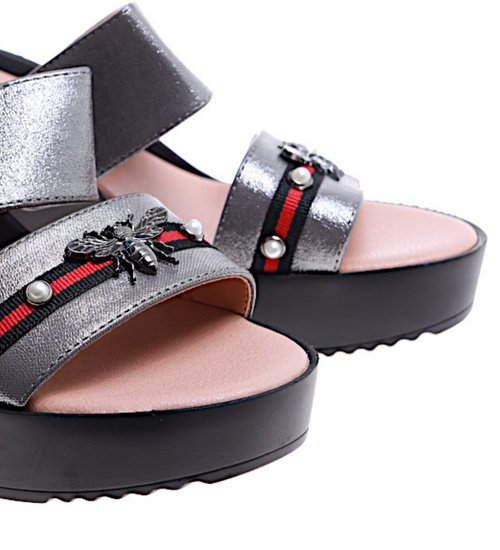 Srebrne klapki damskie na koturnie i platformie /G5-2 16292 S230/