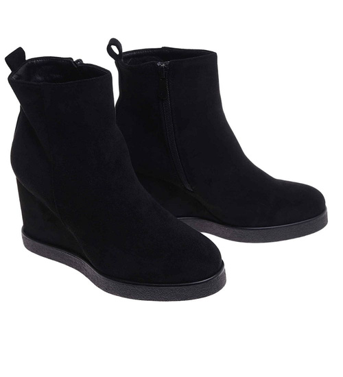 Czarne botki damskie na koturnie /F5-2 18201 T488/