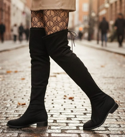 Czarne kozaki muszkieterki na płaskim obcasie /B6-2 18601 G366/