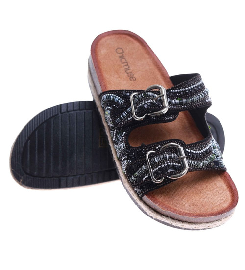 Czarne klapki damskie na niskiej platformie /C6-2 17686 G289/