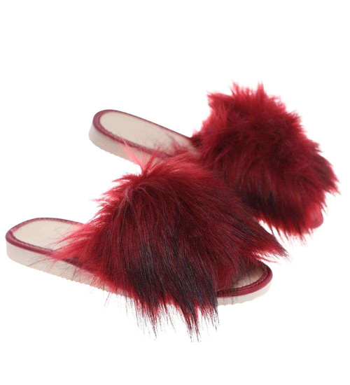 Bordowe klapki z efektownym futerkiem /C1-1 2832 K197/