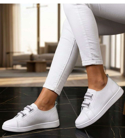 Białe ażurowe tenisówki wsuwane /E7-3 18705 T185/