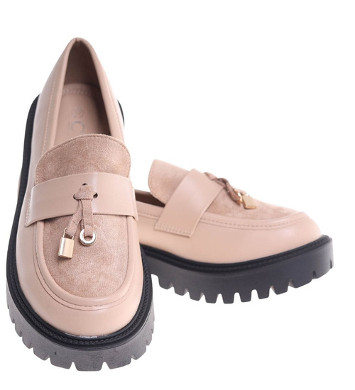 Beżowe półbuty mokasyny z przywieszką /i4-3 18623 W147/