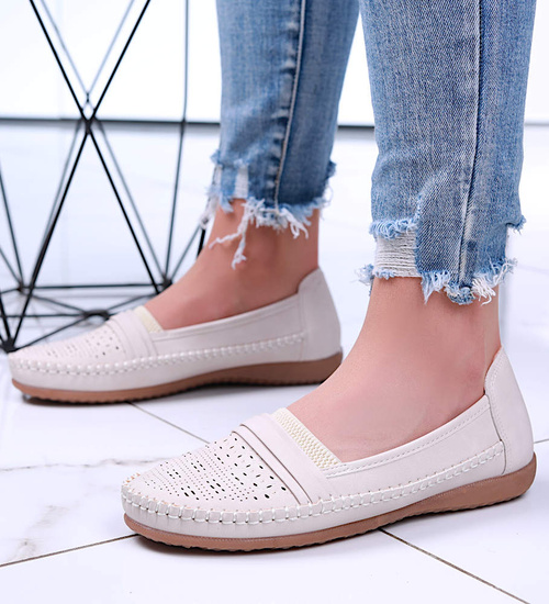 Wsuwane beżowe ażurowe wiosenne półbuty /E9-3 15871 T396/