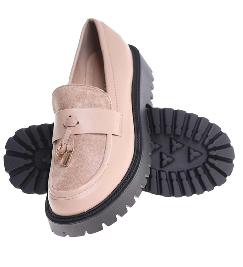 Beżowe półbuty mokasyny z przywieszką /i4-3 18623 W147/