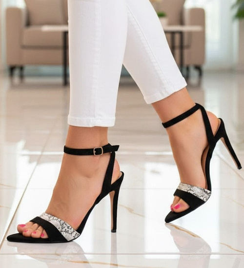Czarne damskie sandały na szpilce /G8-2 12103 T131/