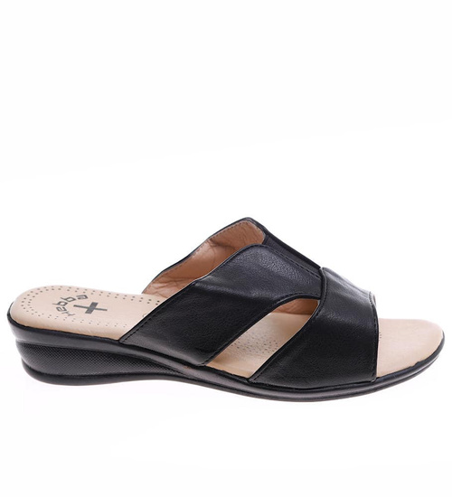 Czarne klapki damskie na niskim obcasie /F2-1 16298 T181/