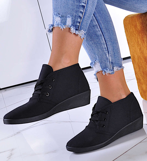 Wiązane czarne tenisówki na koturnie /E6-3 11144 S197/