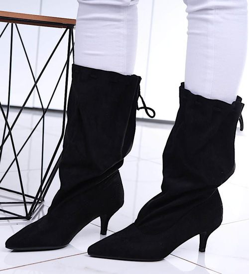 Czarne zamszowe kozaki damskie na niskim obcasie /F2-3 16754 G190/