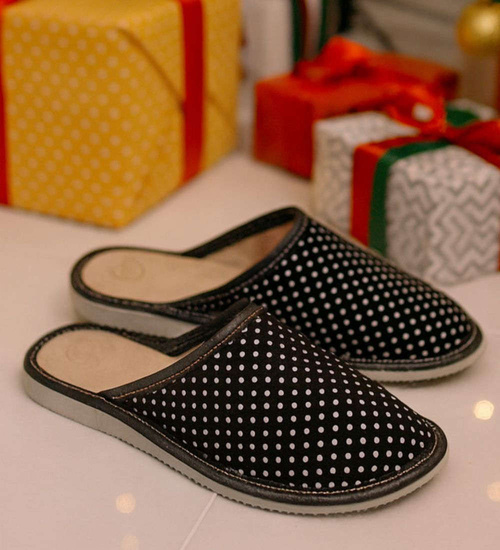 Damskie skórzane czarne kapcie klapki /A8-1 15504 S196/