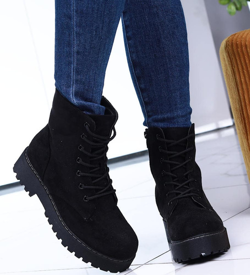 Ocieplane czarne trapery na platformie /A5-2 15021 T498/