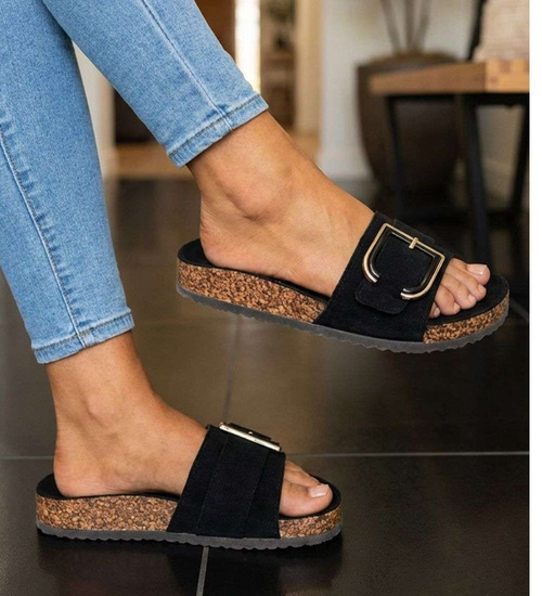 Czarne klapki damskie na płaskim obcasie /A6-2 16351 G232/