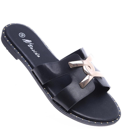 Płaskie czarne klapki damskie z ozdobą /B6-3 14435 T336/