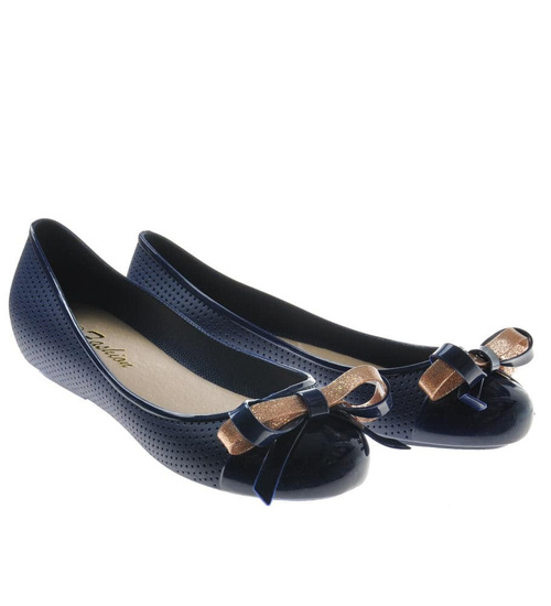 Gumowe baleriny z kokardką granatowe /D1-3 8907 S098/