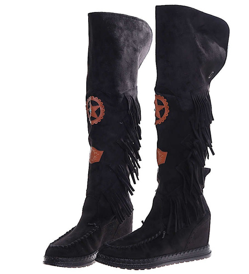 Czarne kozaki z frędzlami na niskim koturnie /D9-3 16911 T182/