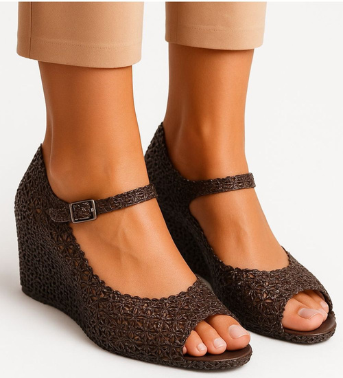 Plażowe sandały meliski na koturnie Czarne /H2 14567 T890/