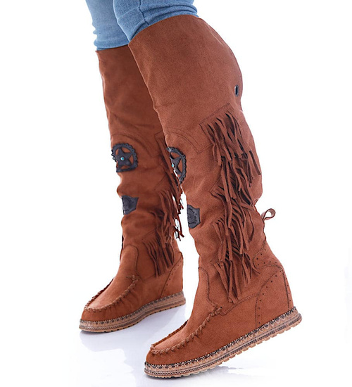 Karmelowe kozaki z frędzlami na niskim koturnie /A1-2 16912 T182/