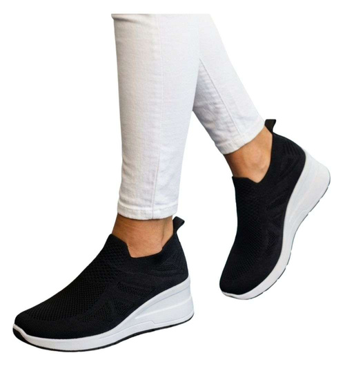 Czarne wsuwane trampki na koturnie /G2-2 18660 T112/