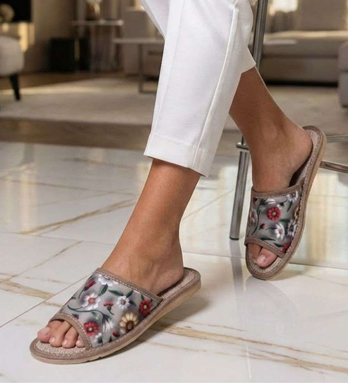 Kolorowe kapcie z tkaniny z kwiatowym wzorem /F8-1 18590 S174/