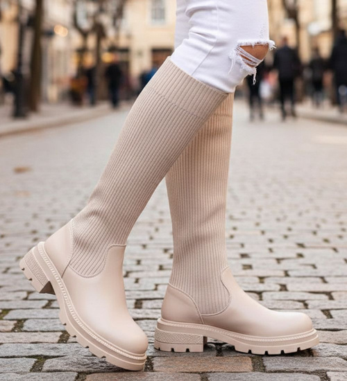 Beżowe kozaki damskie na platformie z elastyczną cholewką / E6-3 15306 T792/