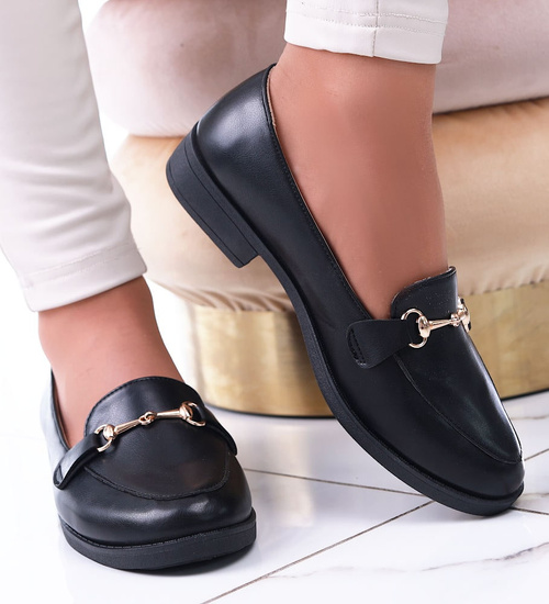 Czarne wsuwane półbuty loafersy /D6-3 13682 T339/