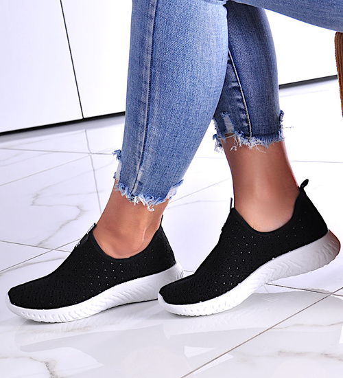 Czarne wsuwane obuwie sportowe /C1-3 11919 T198/