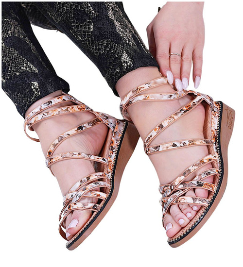 Beżowe sandały damskie na płaskim obcasie /A2-2 14250 T192/