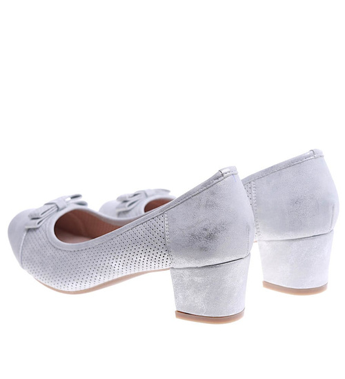 Srebrne ażurowe czółenka na niskim obcasie /E5-3 13421 T492/