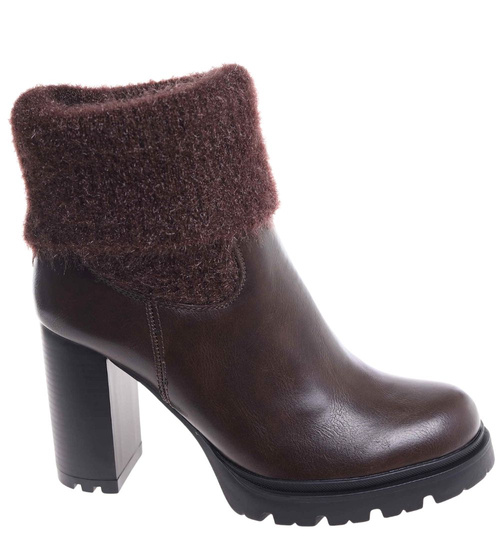 Czekoladowe zimowe botki na słupku /A1-3 18563 G284/