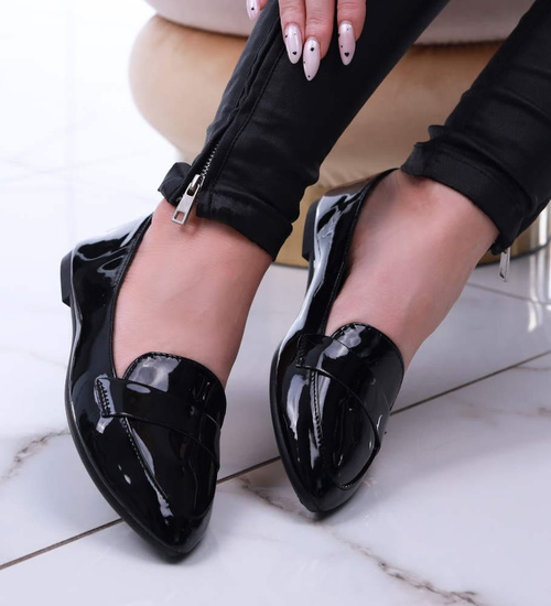 Czarne baleriny damskie lakierowane /C1-2 13415 T191/