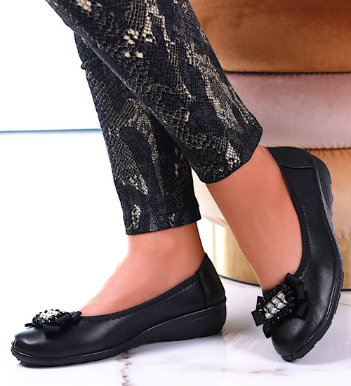 Czarne balerinki na niskim obcasie /F6-2 13323 T1/