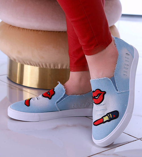 Niebieskie tenisówki damskie slip'on z naszywkami /G3-2 13406 T198/