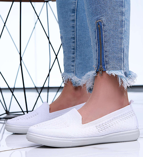 Materiałowe ażurowe białe wsuwane półbuty damskie /G9-3 15945 T136/