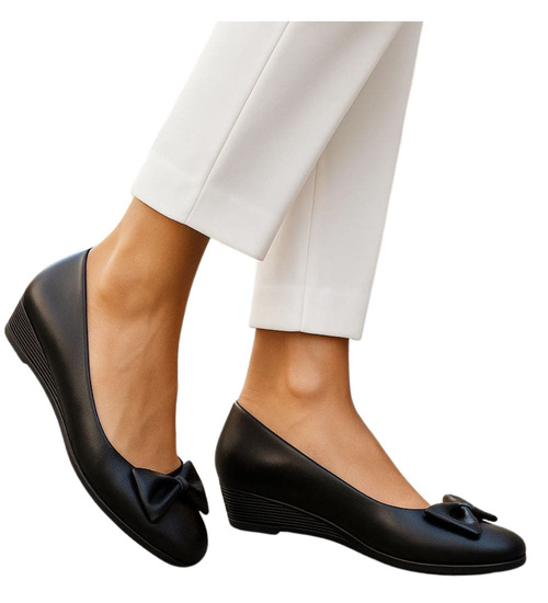 Czarne czółenka na niskim koturnie /C3-2 14607 T144/