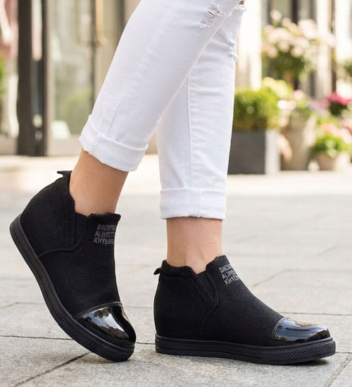 Wsuwane czarne dziewczęce sneakersy /C2-2 12560 t293/