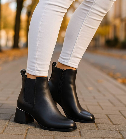 Czarne klasyczne botki na niskim obcasie /G11-3 18299 T488/