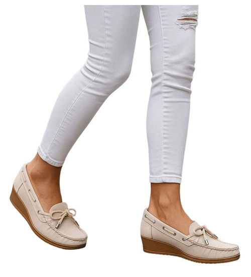 Beżowe czółenka na niskim koturnie /B4-2 18220 W233/