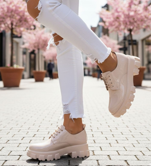 Beżowe półbuty loafersy na platformie /i6-2 18489 W12-3/