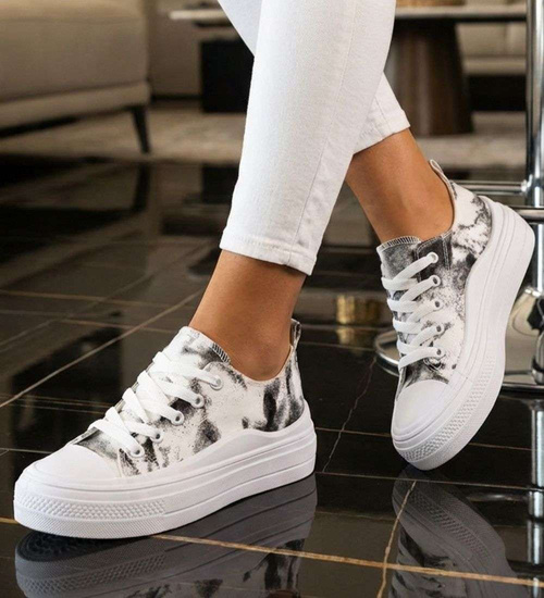 Sznurowane trampki damskie na wysokiej podeszwie /D7-2 13769 S197/