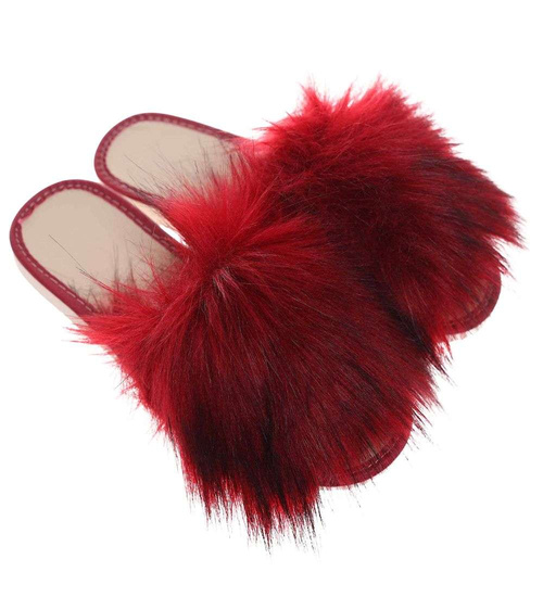 Bordowe klapki z efektownym futerkiem /C1-1 2832 K197/