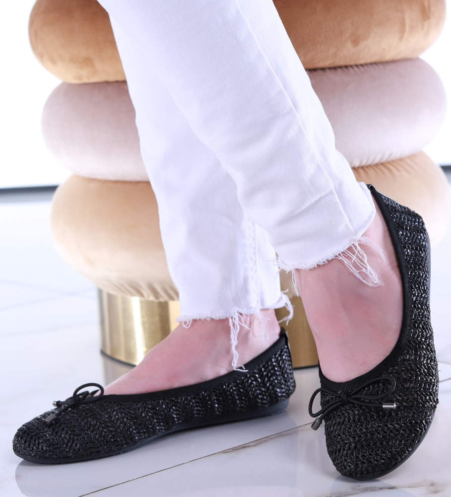Czarne ażurowe balerinki damskie