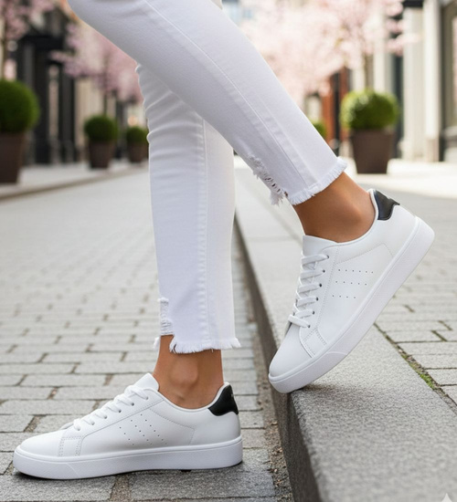 Białe damskie trampki z czarnymi dodatkami /G4-1 16249 T293/