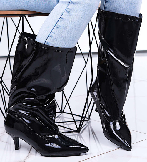 Czarne lakierowane kozaki na obcasie /A8-2 16763 G197/