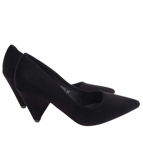 Czarne zamszowe czółenka damskie na obcasie /E5-2 12153 T197/