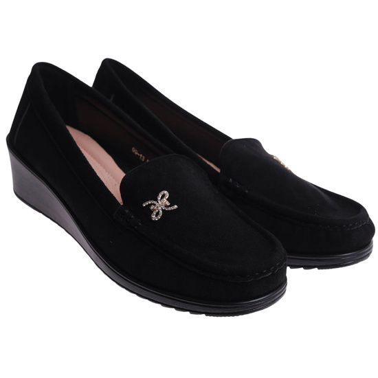 Czarne czółenka na niskim koturnie /C3-2 17334 T281/