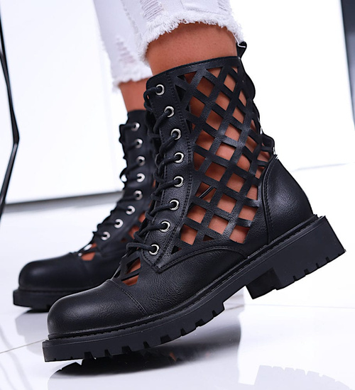 Czarne ażurowe botki trapery /B2-1 16714 G381/